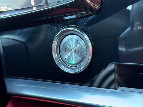 Used 2022 Chevrolet Corvette Stingray Premium Conv w/ Z51 Performance Package image 19