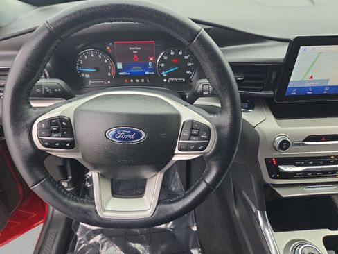 Used 2023 Ford Explorer XLT w/ Equipment Group 202A image 17