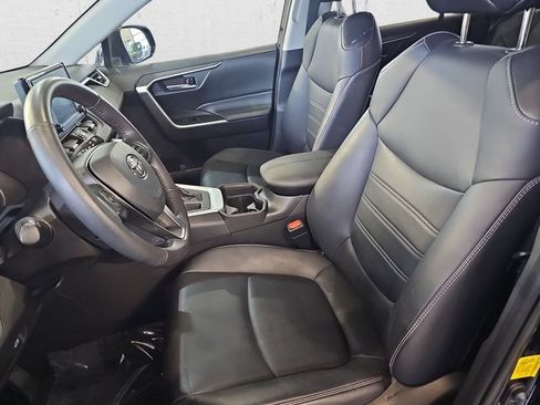 Used 2021 Toyota RAV4 XLE Premium image 15
