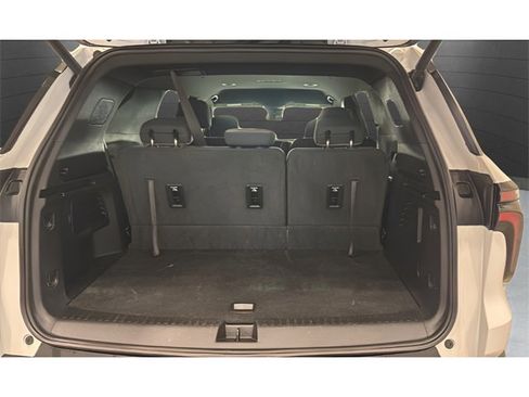 Used 2025 Chevrolet Traverse LT image 22