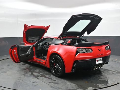 Used 2015 Chevrolet Corvette Z06 w/ 3LZ Preferred Equipment Group image 44