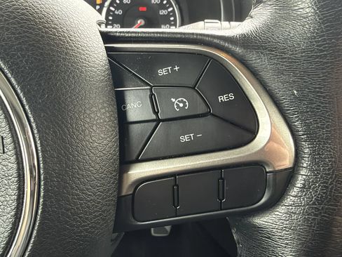Used 2022 Jeep Renegade Limited AWD/4WD image 19
