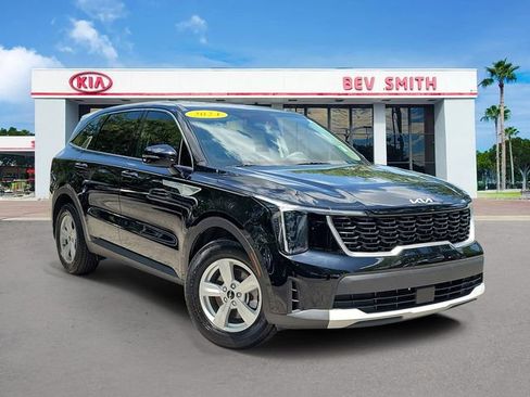 Certified 2024 Kia Sorento LX FWD image 1