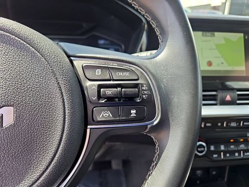 Used 2022 Kia Niro Touring Special Edition FWD image 24
