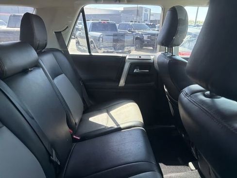 Used 2016 Toyota 4Runner SR5 AWD/4WD image 30