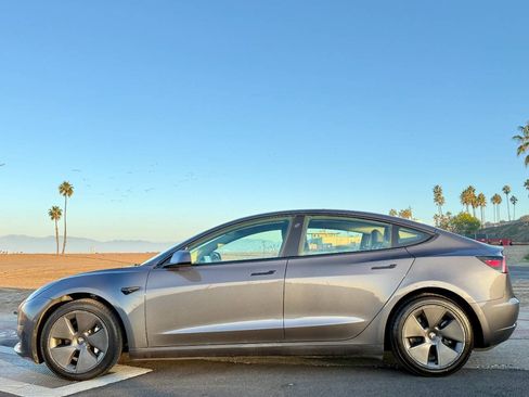Used 2022 Tesla Model 3 RWD image 2