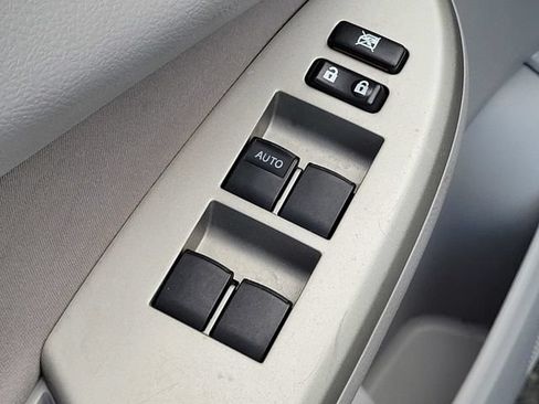 Used 2012 Toyota Corolla LE FWD image 16