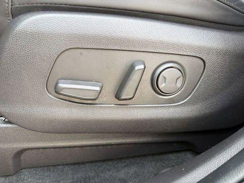 Used 2024 Kia Carnival LX image 14