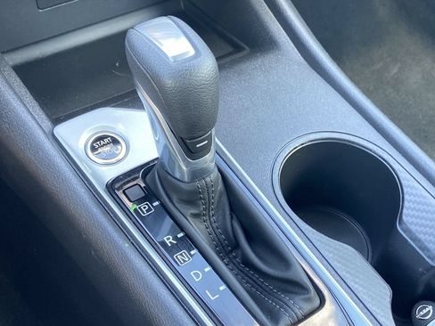 Used 2025 Nissan Altima 2.5 SV FWD image 11