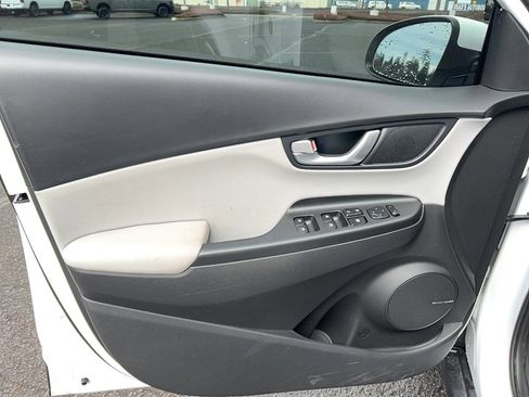 Used 2023 Hyundai Kona Limited image 18