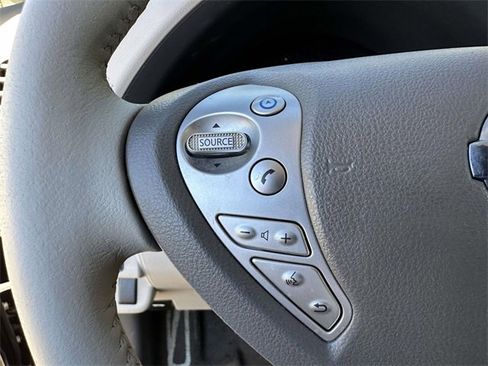 Used 2012 Nissan Leaf SL image 40