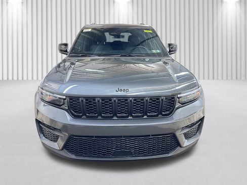 New 2025 Jeep Grand Cherokee Laredo image 11