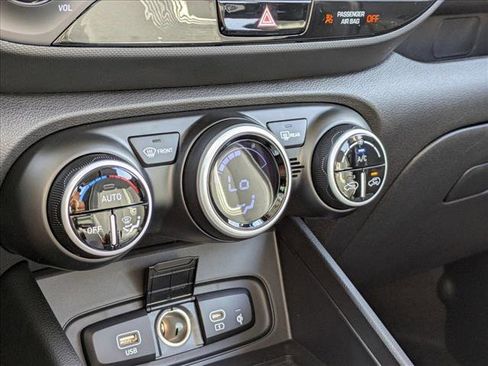 New 2025 Hyundai Venue Limited image 16