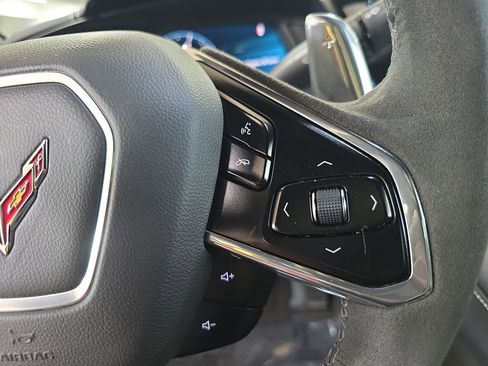 Used 2023 Chevrolet Corvette Stingray Convertible w/ Z51 Performance Package image 19