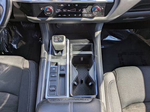 Used 2024 Nissan Pathfinder SV w/ SV Premium Package image 19