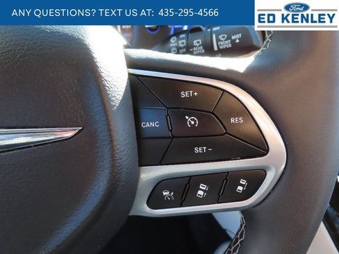 Used 2024 Chrysler Pacifica Limited FWD image 18