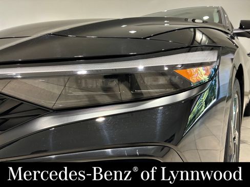 Used 2024 Hyundai Elantra Limited FWD image 10