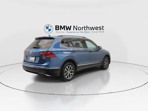Used 2020 Volkswagen Tiguan SE w/ Panoramic Sunroof Package AWD/4WD image 3