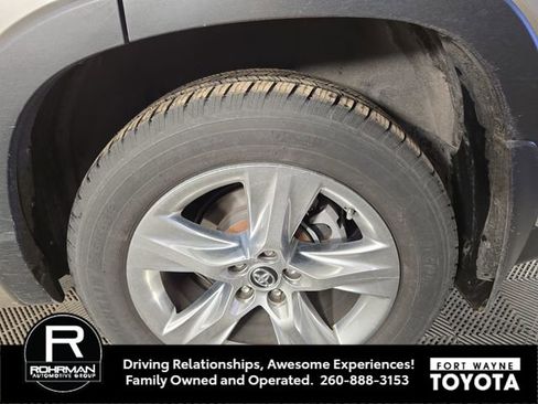 Used 2016 Toyota Highlander Limited image 11