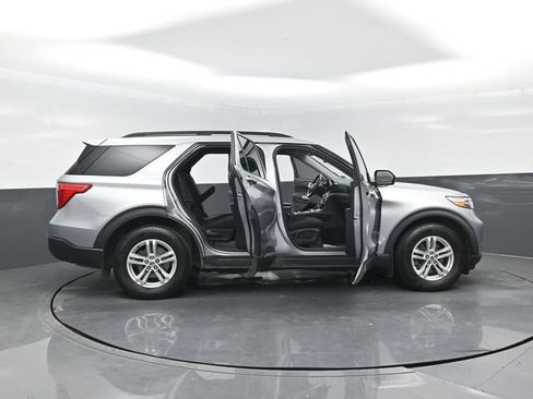 Used 2020 Ford Explorer XLT w/ Cold Weather Package AWD/4WD image 28