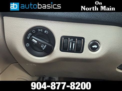 Used 2013 Chrysler 300 w/ Driver Convenience Group image 26