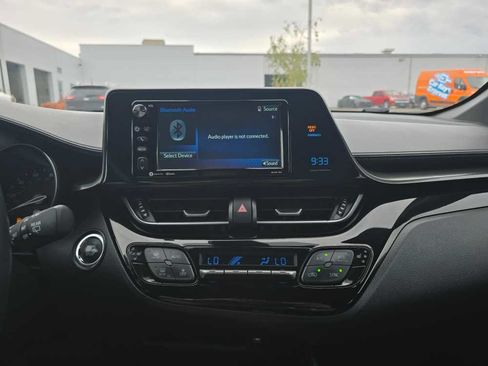 Used 2018 Toyota C-HR XLE FWD image 12