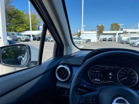 Used 2025 Nissan Versa SV FWD image 34