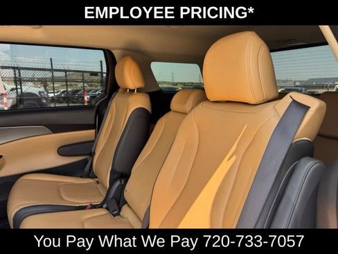 Used 2023 Kia Carnival LX FWD image 16