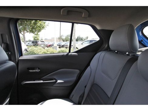 Used 2023 Nissan Kicks SR w/ SR Premium Package FWD image 11