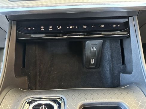 Used 2025 Jeep Wagoneer S Launch Edition image 35