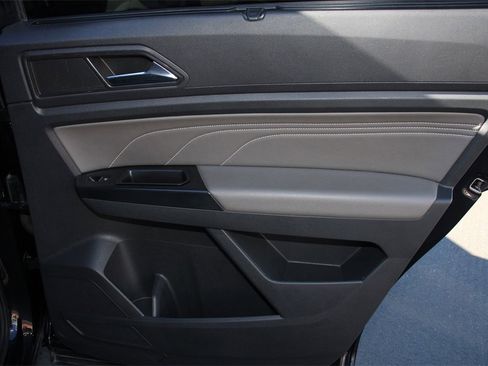 Used 2021 Volkswagen Atlas SE w/ Panoramic Sunroof Package image 25