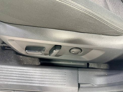 Used 2022 Nissan Rogue SV image 26