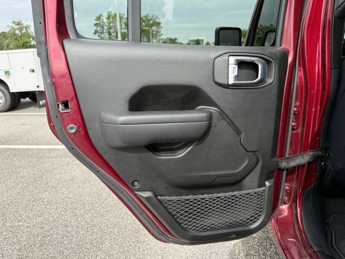 Used 2022 Jeep Gladiator Sport AWD/4WD image 9