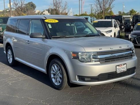 Used 2016 Ford Flex SE image 4