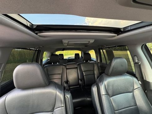 Used 2018 Honda Pilot Touring image 32