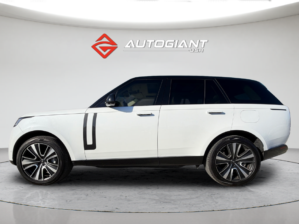 Used 2023 Land Rover Range Rover SE AWD/4WD image 2