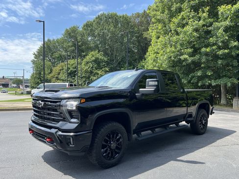 Used 2025 Chevrolet Silverado 2500 LT w/ Trail Boss Package AWD/4WD image 5