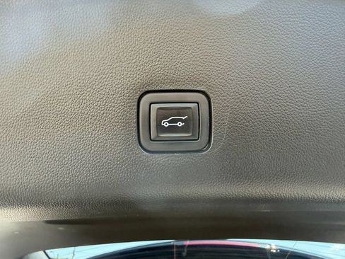 Used 2020 Chevrolet Traverse Premier w/ Redline Edition AWD/4WD image 14