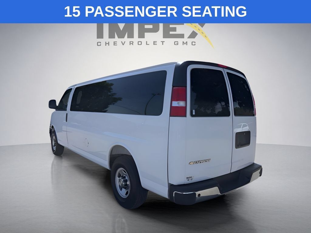Used 2025 Chevrolet Express 3500 LT w/ LT Preferred Equipment Group RWD image 3