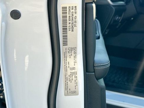 New 2025 Jeep Grand Cherokee Altitude AWD/4WD image 6