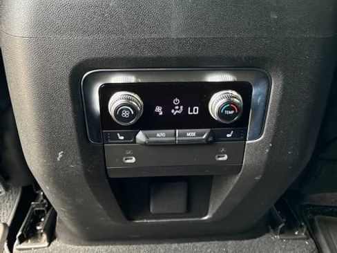 Used 2021 GMC Yukon Denali w/ Denali Premium Package AWD/4WD image 12