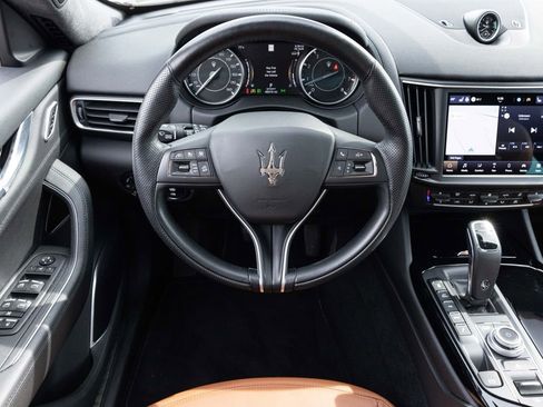 Used 2022 Maserati Levante GT AWD/4WD image 41