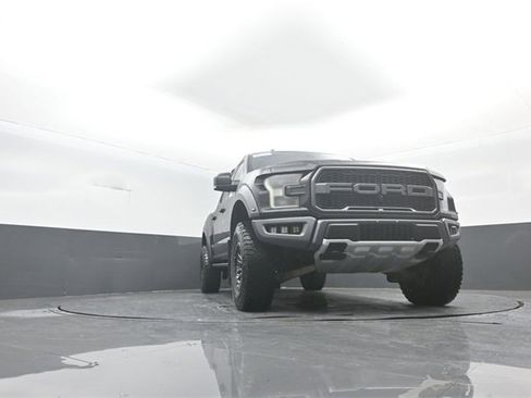 Certified 2018 Ford F150 Raptor w/ Equipment Group 802A Luxury image 32