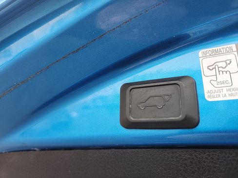 Used 2017 Toyota RAV4 Limited image 28