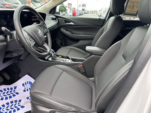 Used 2025 Buick Encore GX Preferred AWD/4WD image 9
