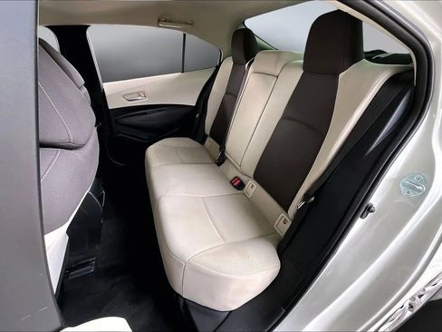 Used 2021 Toyota Corolla LE image 19