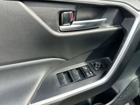 Used 2021 Toyota RAV4 XLE Premium image 13