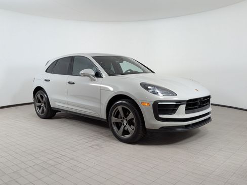 Certified 2025 Porsche Macan AWD/4WD image 7