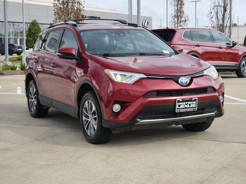 Used 2018 Toyota RAV4 XLE w/ Convenience Package image 3