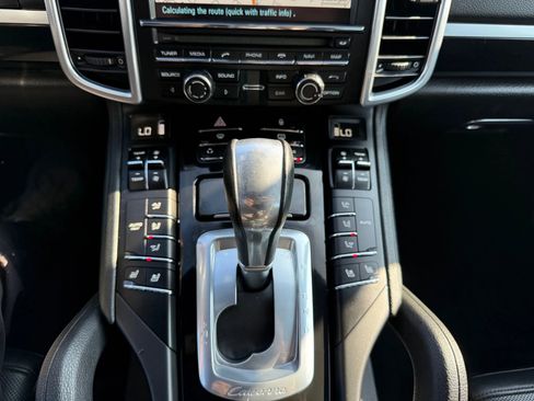 Used 2012 Porsche Cayenne image 22